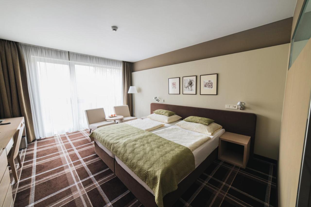 Hotel Split Кадань Екстер'єр фото